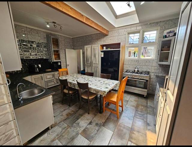 5 BEDROOM HOUSE FOR SALE IN SINOVILLE